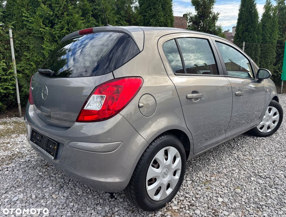 Opel Corsa 1.2 16V Cosmo - 4