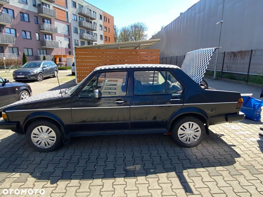 Volkswagen Jetta - 8