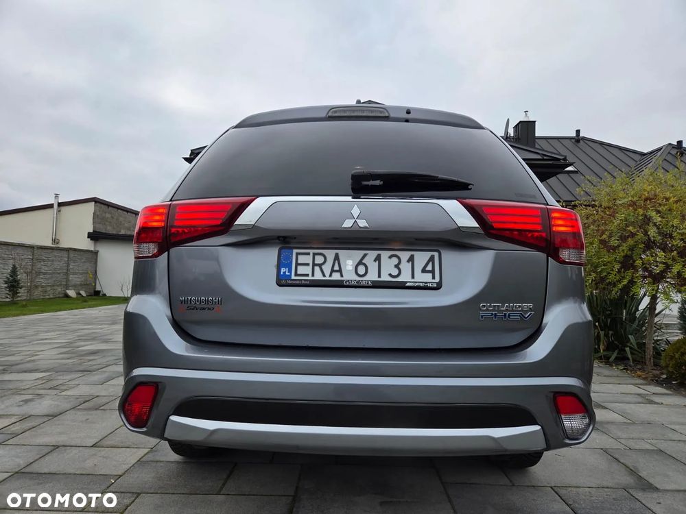 Mitsubishi Outlander 2.0 4WD - 7