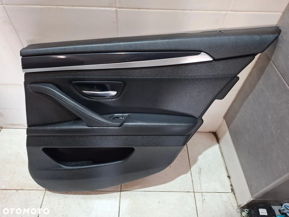 Boczek drzwi skóra prawy tył BMW 5 F10 rok 2014 - 1