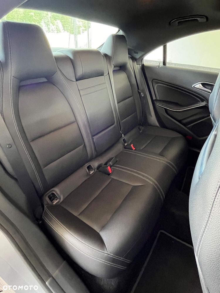 Mercedes-Benz CLA 250 4-Matic AMG Line - 11