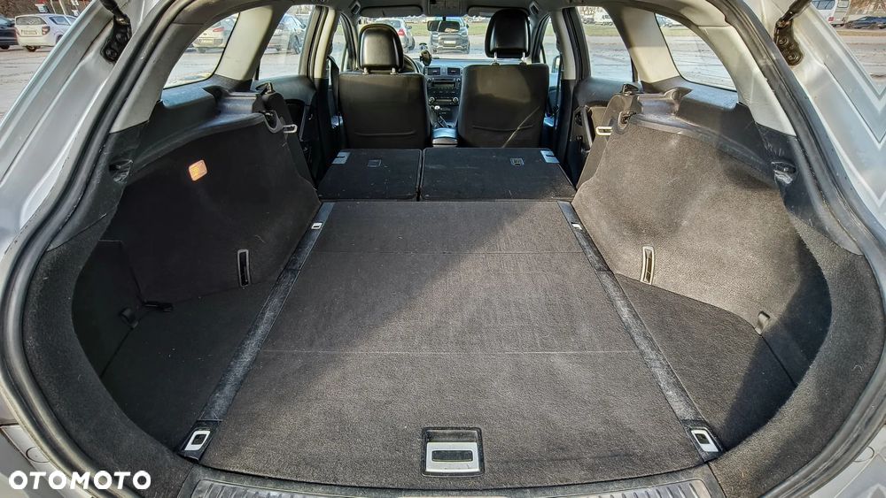 Toyota Avensis 2.0 D-4D Luna - 12