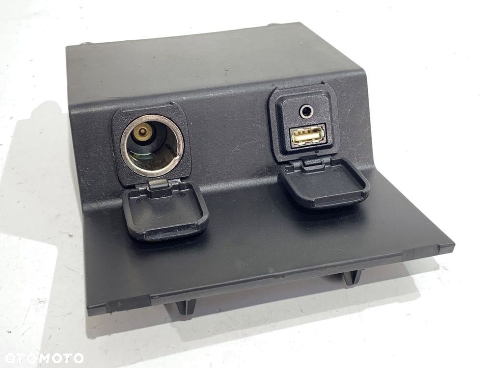 GNIAZDO USB  MAZDA 6 sedan (GJ, GL) 2012 - 2022 2.5 (GJ5FP) 141 kW [192 KM] benzyna 2013 - 2022 - 2