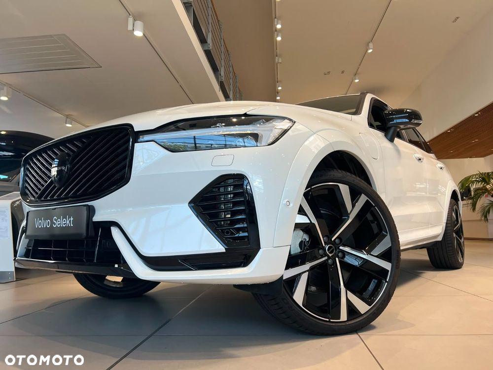 Volvo XC 60 T8 Plug-In Hybrid AWD Plus Black Edition - 5