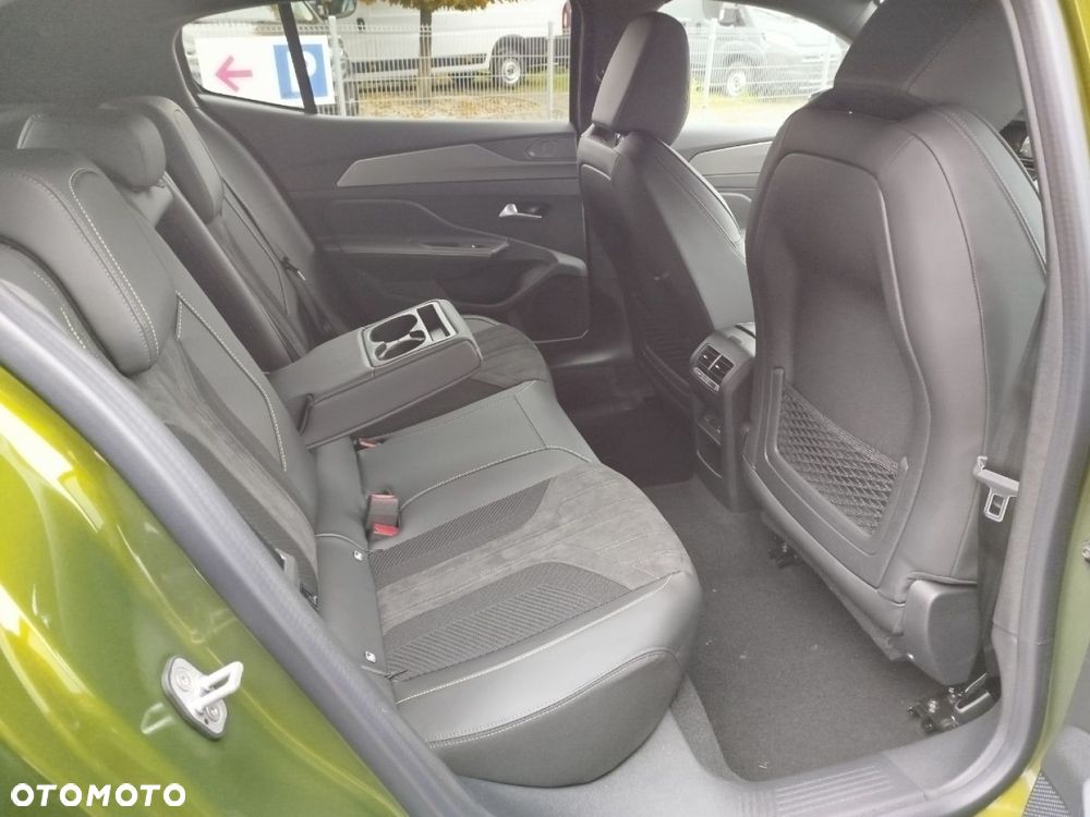 Peugeot 408 - 18