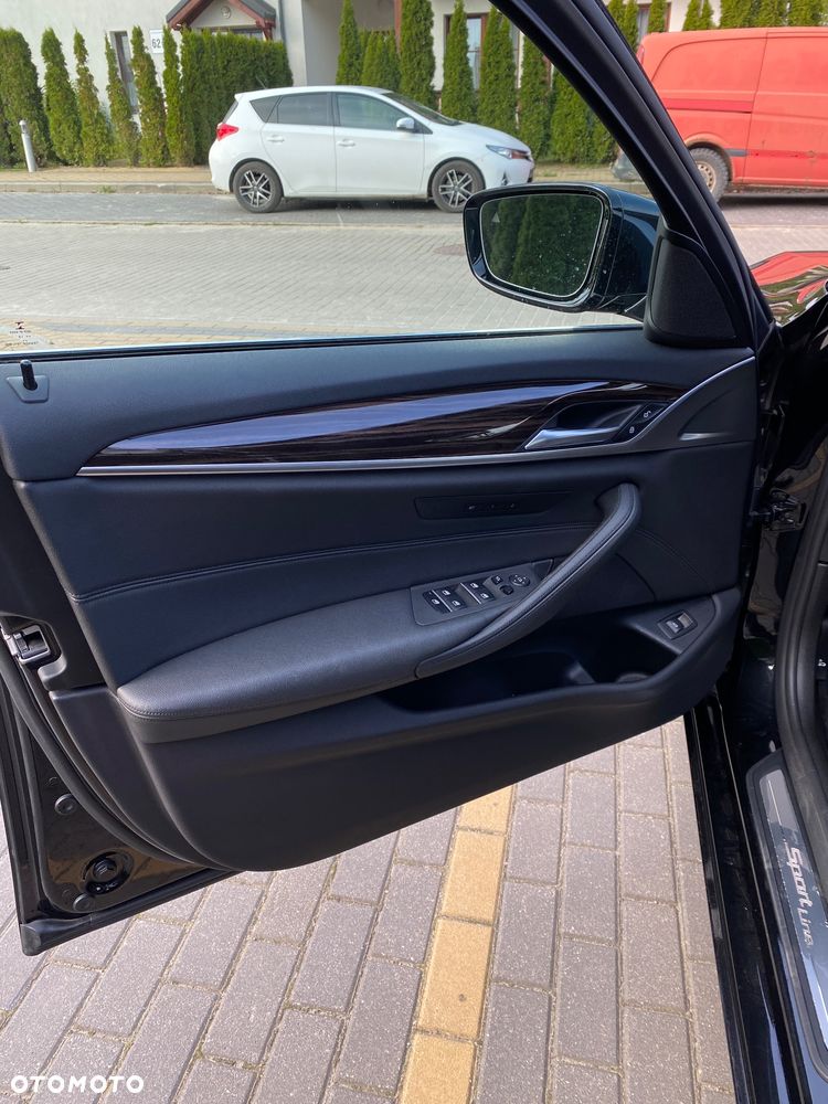 BMW Seria 5 530i GPF Luxury Line sport - 9