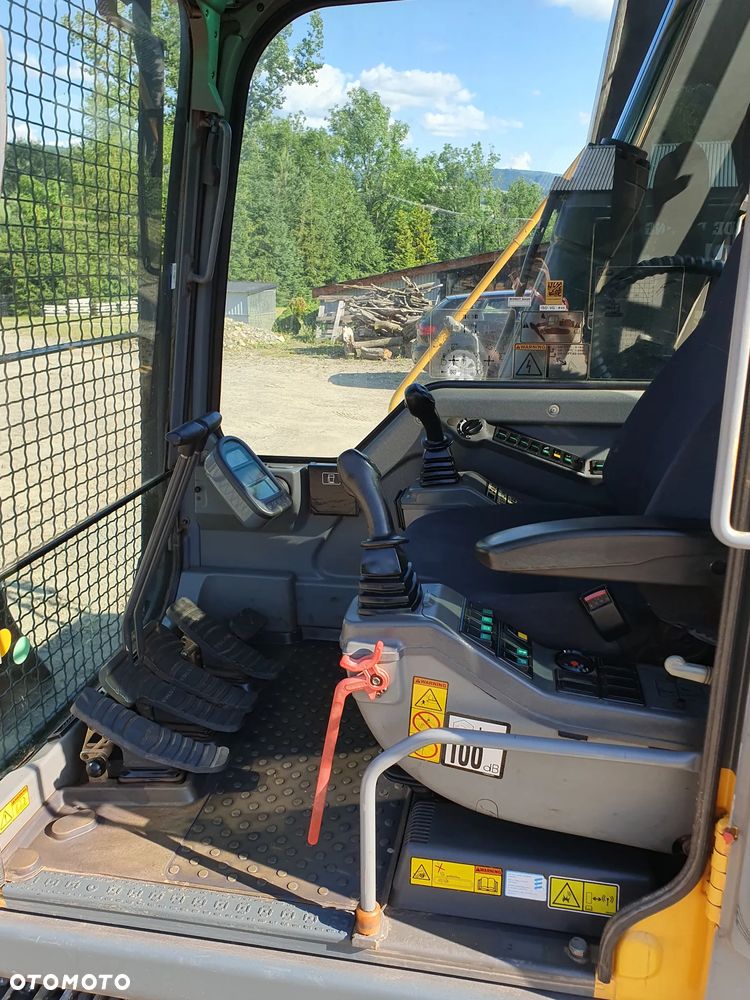Volvo EC140B LC - 17