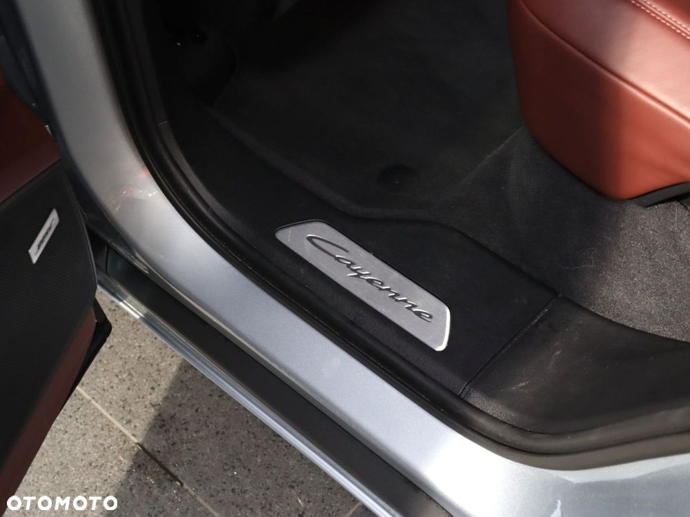 Porsche Cayenne Standard - 32