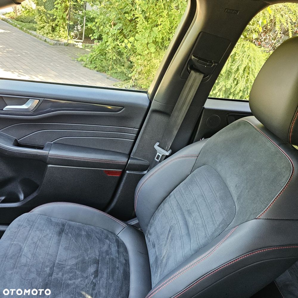Ford Kuga - 12