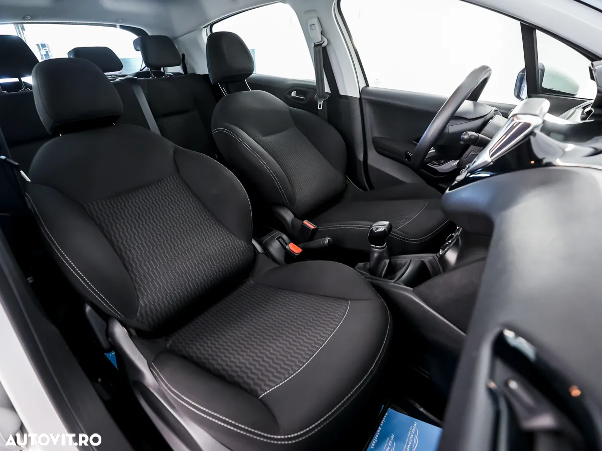 Peugeot 208 1.2 L PureTech Access - 6