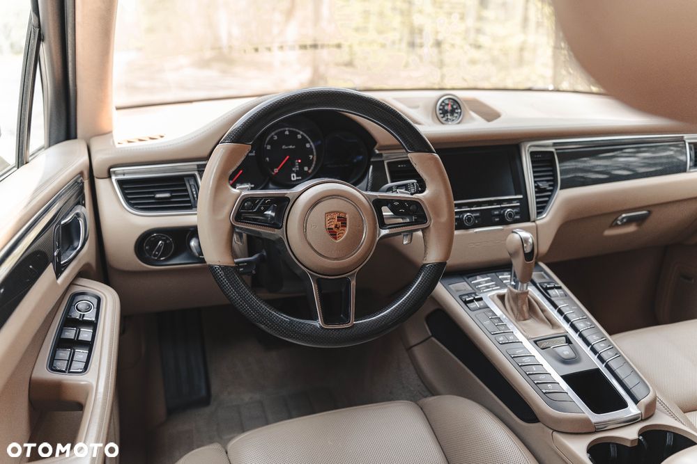 Porsche Macan Turbo - 16
