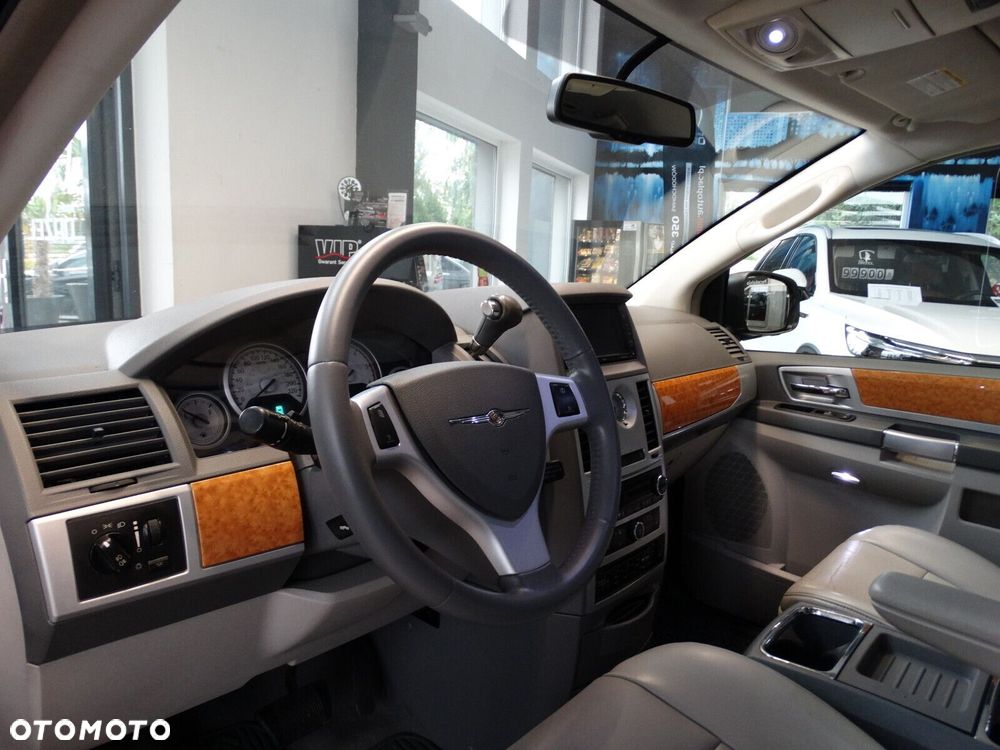 Chrysler Grand Voyager - 16
