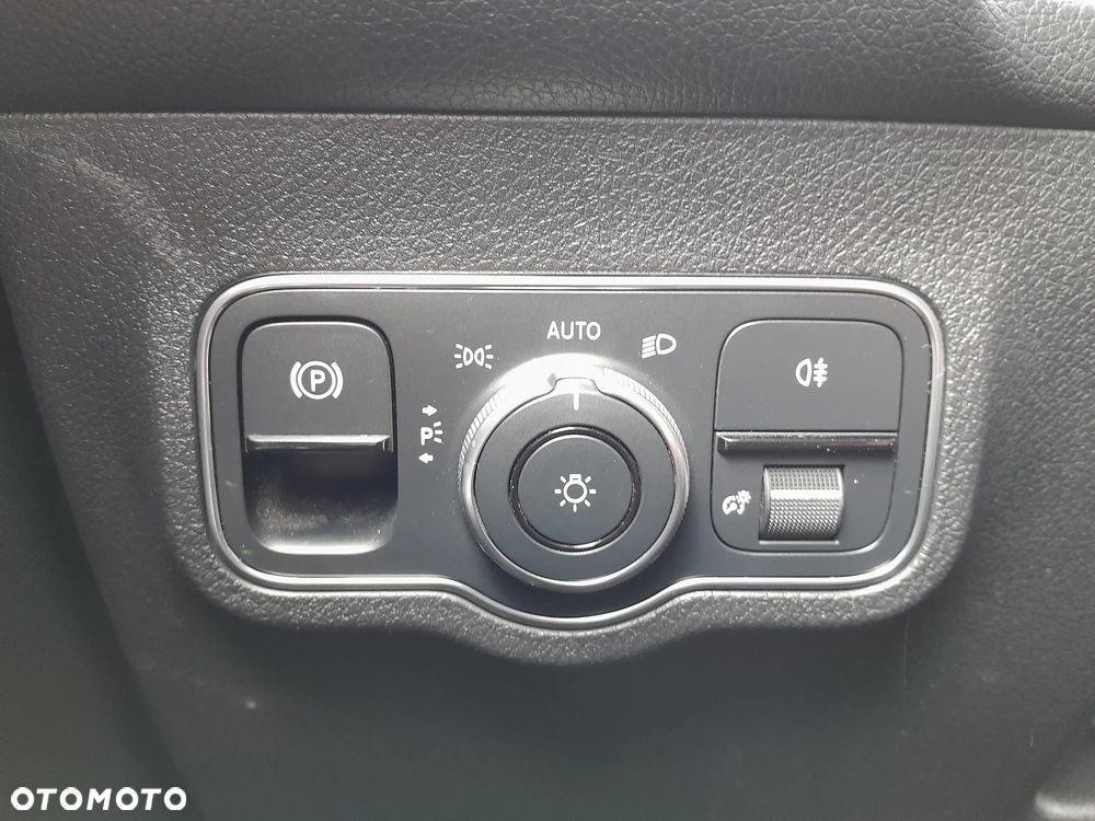 Mercedes-Benz GLB 250 4-Matic Progressive 8G-DCT - 16