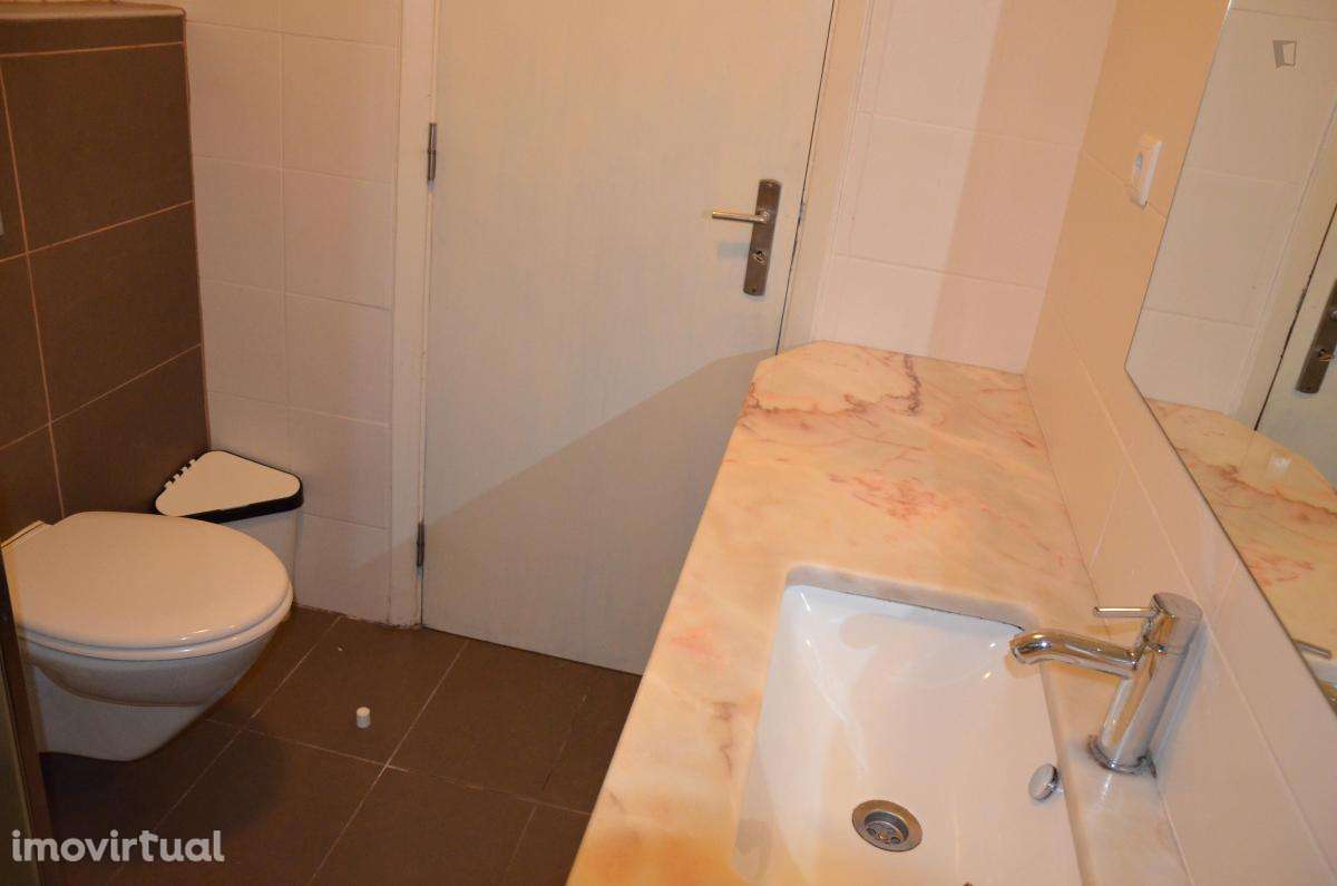 Quarto - localizado em Cidral Coimbra - Grande imagem: 3/25