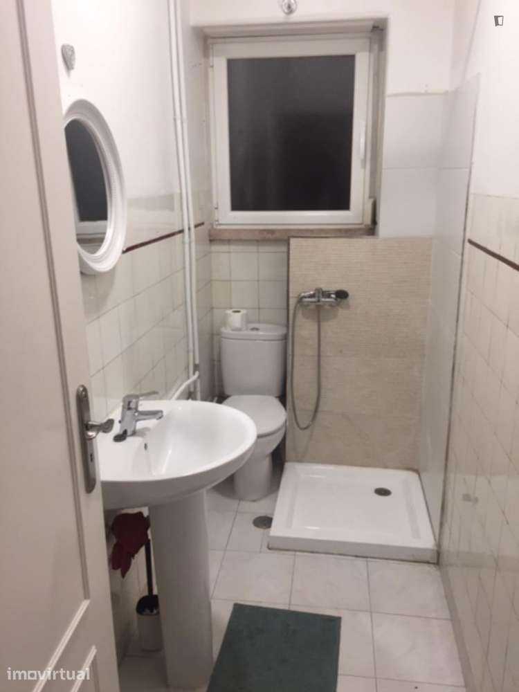 Quarto - localizado em Campo Grande Lisbon - Grande imagem: 2/11