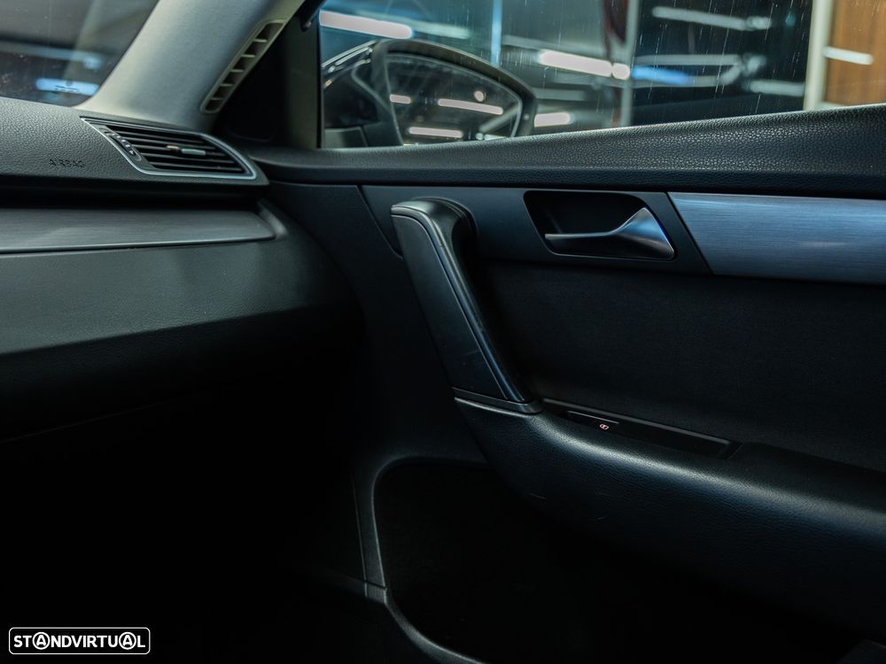 VW Passat 1.6 TDI Confortline BM - 13