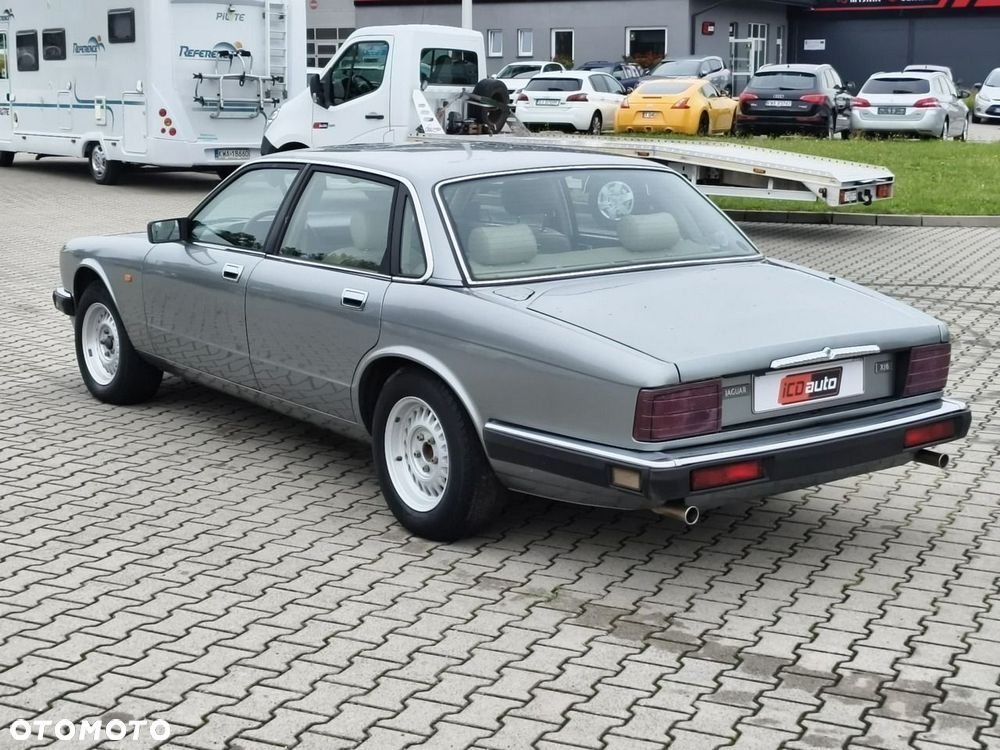 Jaguar XJ - 5