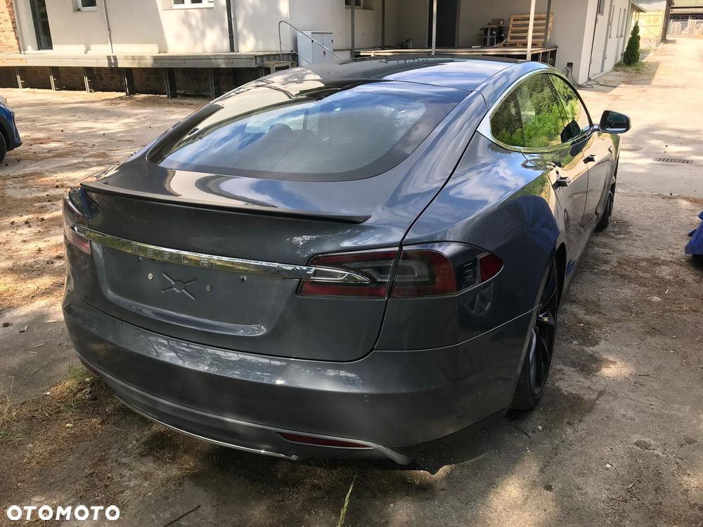 Tesla Model S Performance - 3