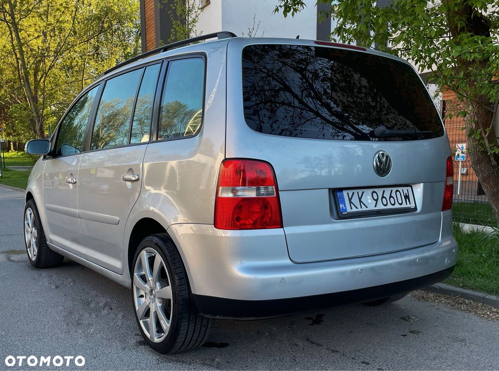 Volkswagen Touran 2008 photo 4