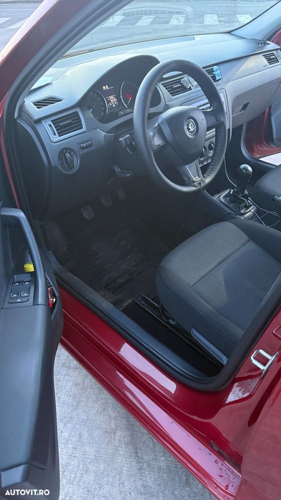 Skoda RAPID 1.6 TDI Active - 40