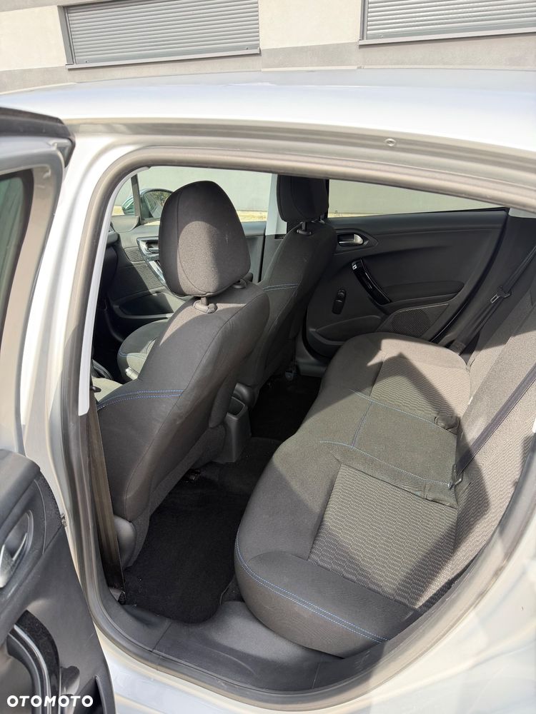 Peugeot 208 - 10