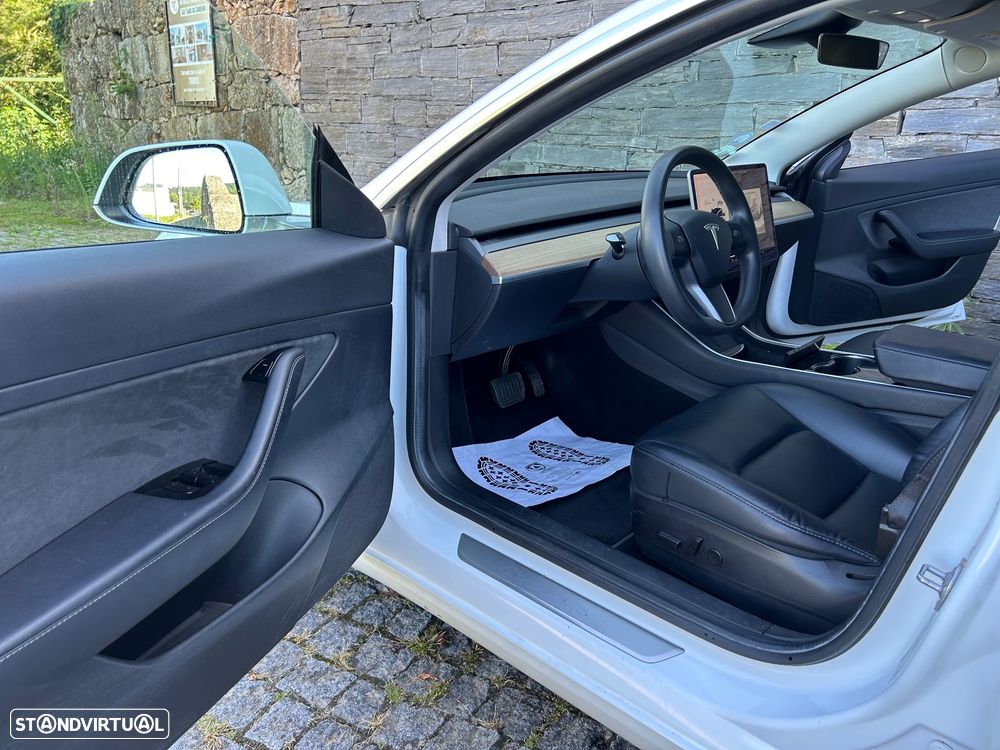 Tesla Model 3 - 10