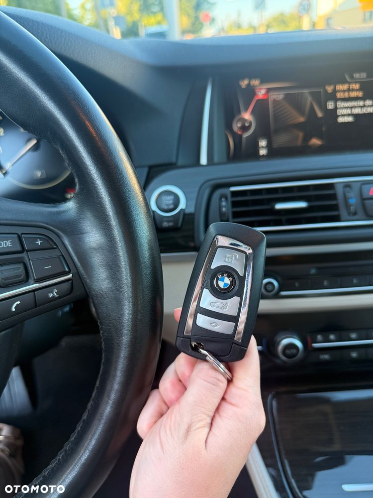 BMW Seria 5 528i xDrive Sport-Aut Luxury Line - 33