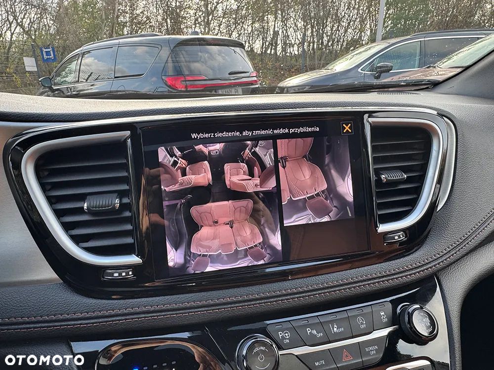 Chrysler Pacifica - 32