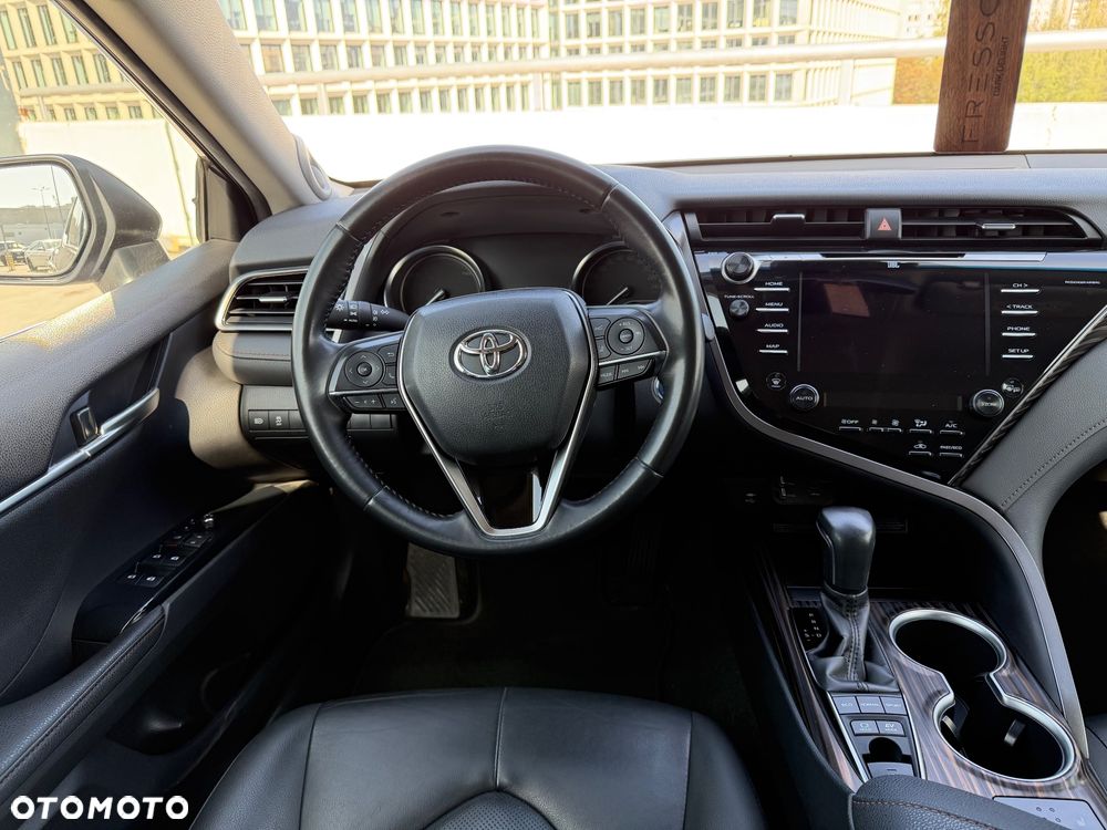 Toyota Camry 2.5 Hybrid Executive CVT - 23