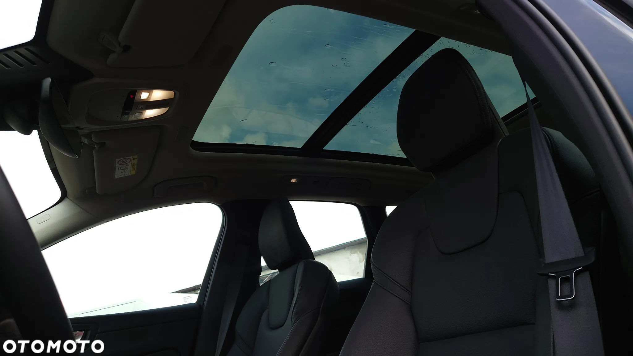 Volvo XC 60 T6 AWD Plug-in Hybrid Plus Dark - 16