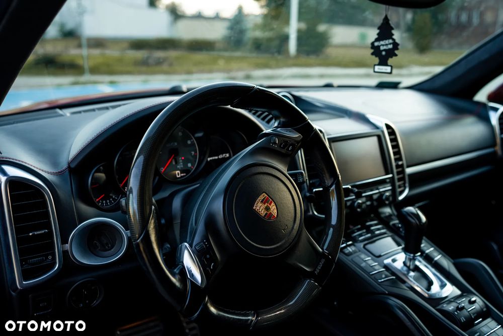 Porsche Cayenne GTS - 9