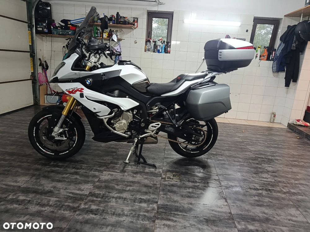 BMW XR - 17