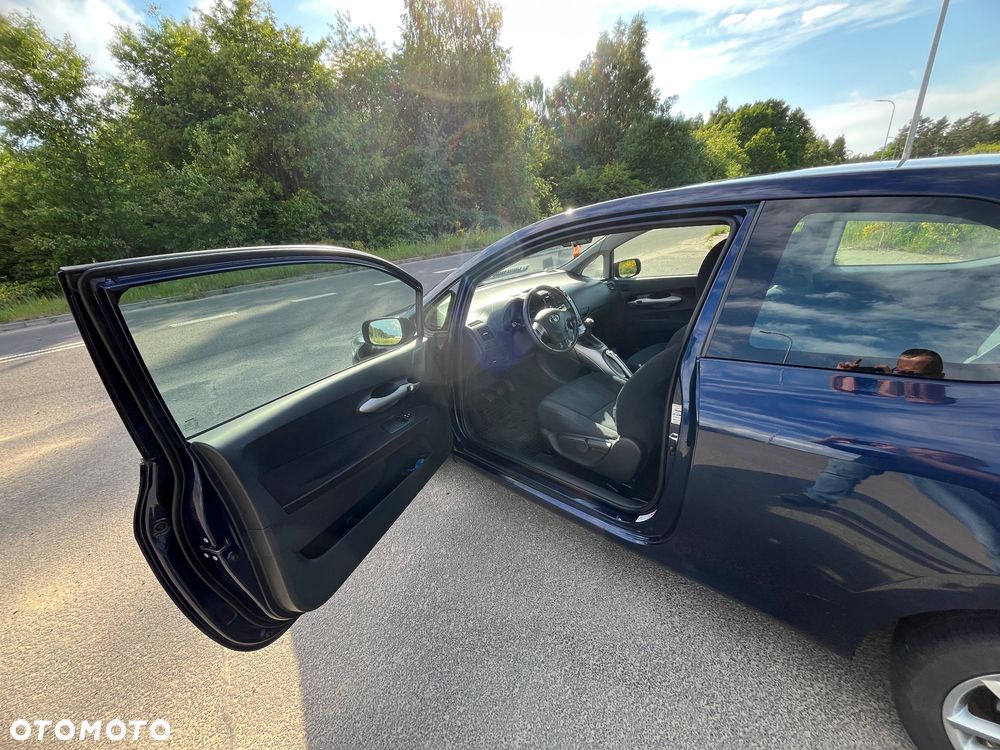 Toyota Auris 1.6 VVT-i Team - 11