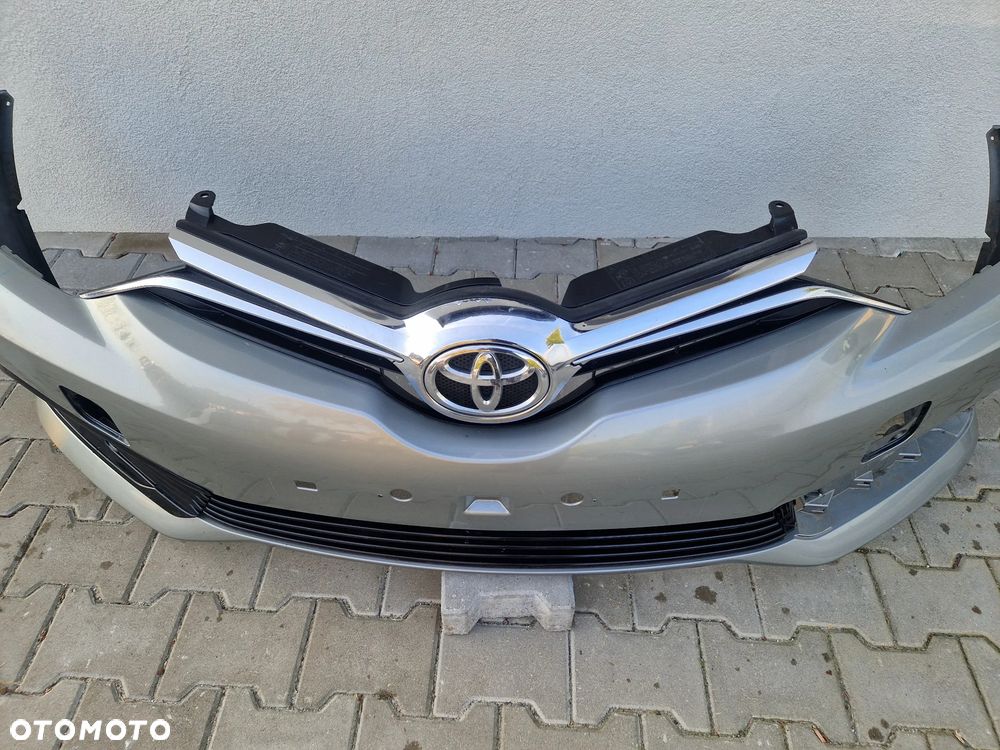 Zderzak Toyota Auris II lift 2015 - bez dziur - 2