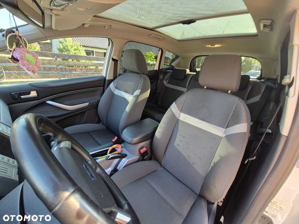 Ford Kuga - 4