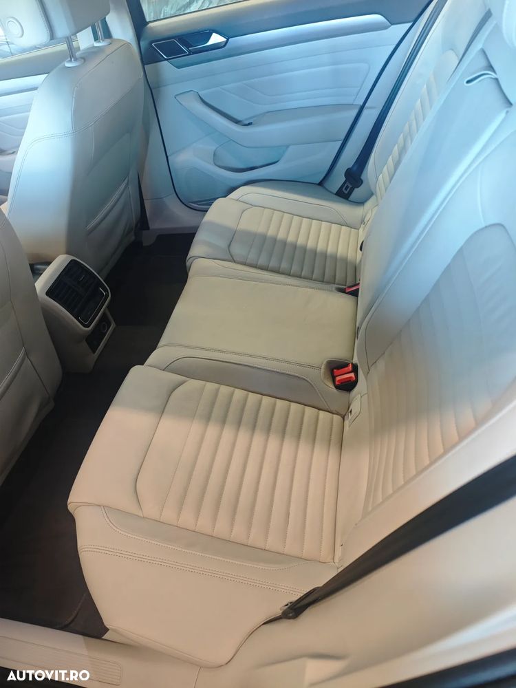 Volkswagen Passat - 15