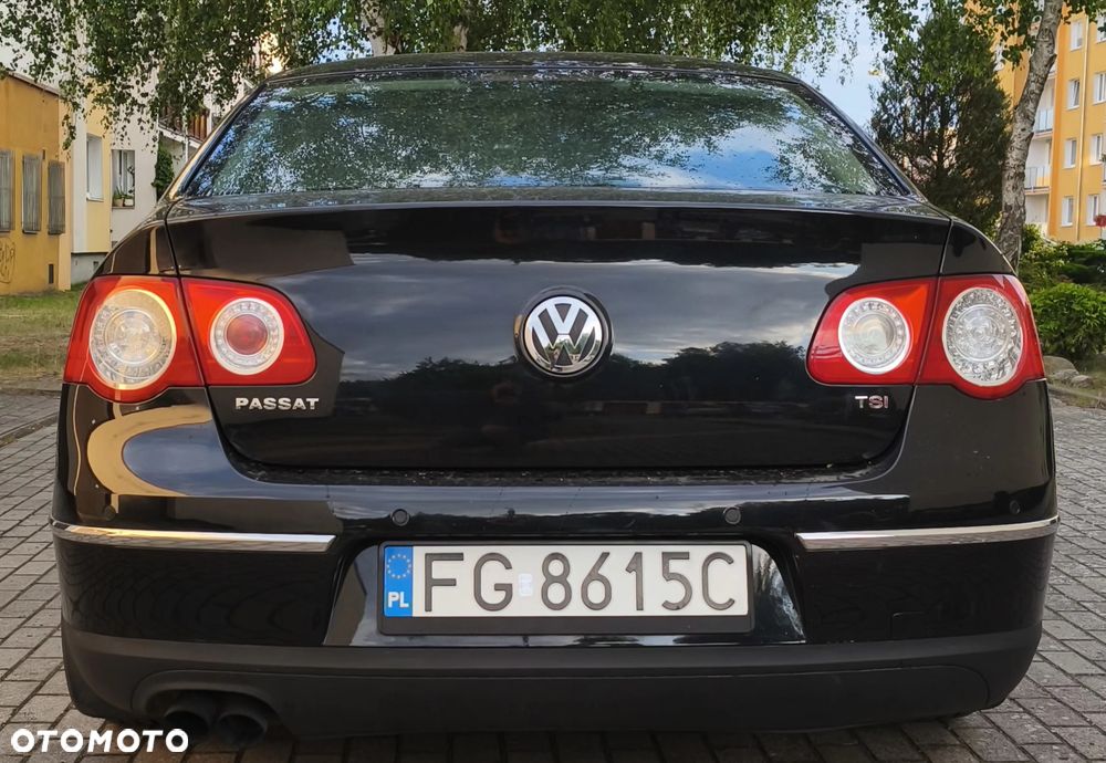 Volkswagen Passat - 4
