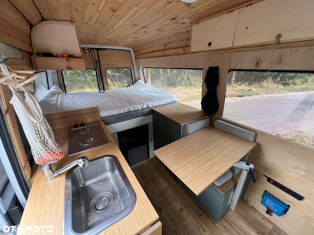 Mercedes-Benz Sprinter - 4