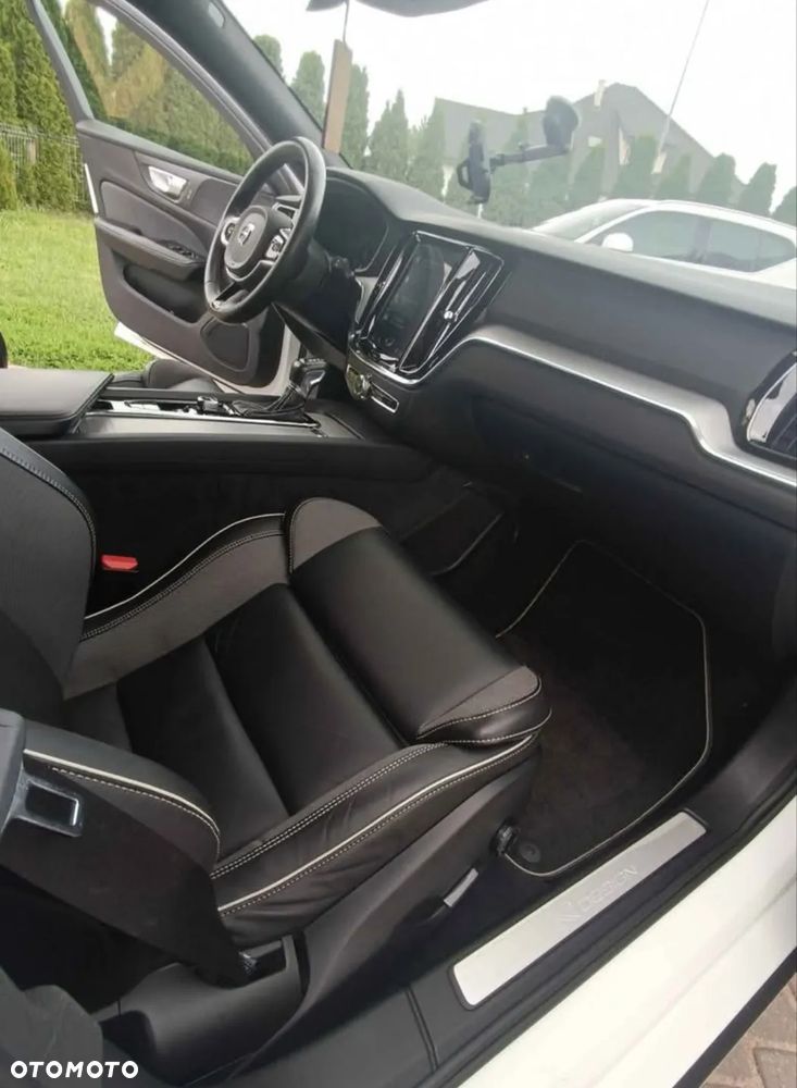 Volvo V60 D4 R-Design - 9