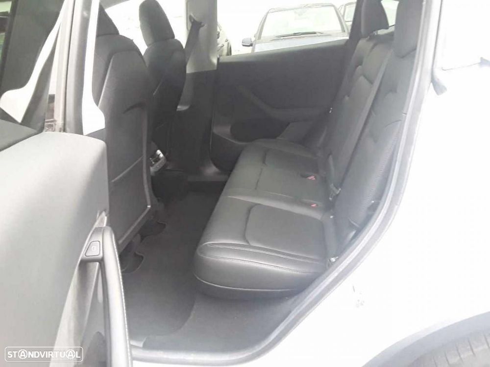 Tesla Model Y RWD - 4