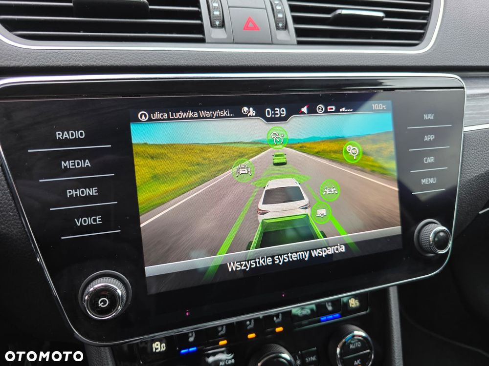 Skoda Superb 2.0 TDI DSG Premium Edition - 29