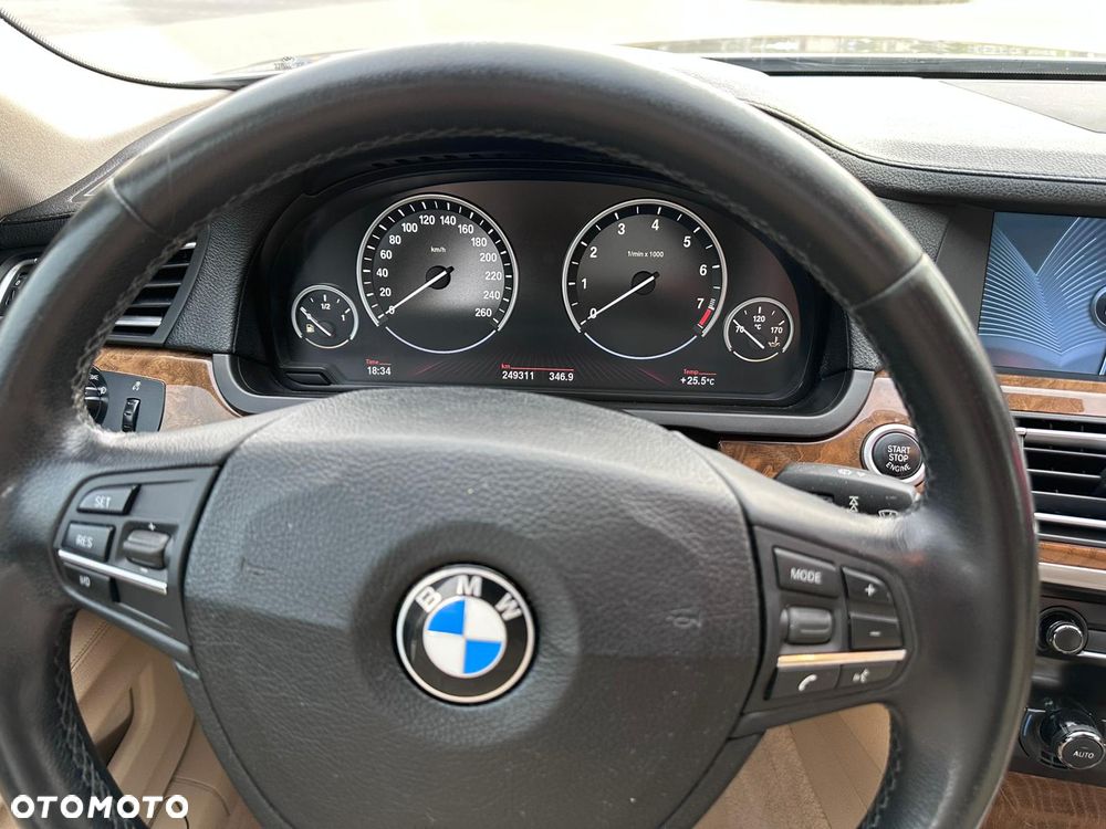 BMW Seria 7 740i L - 10