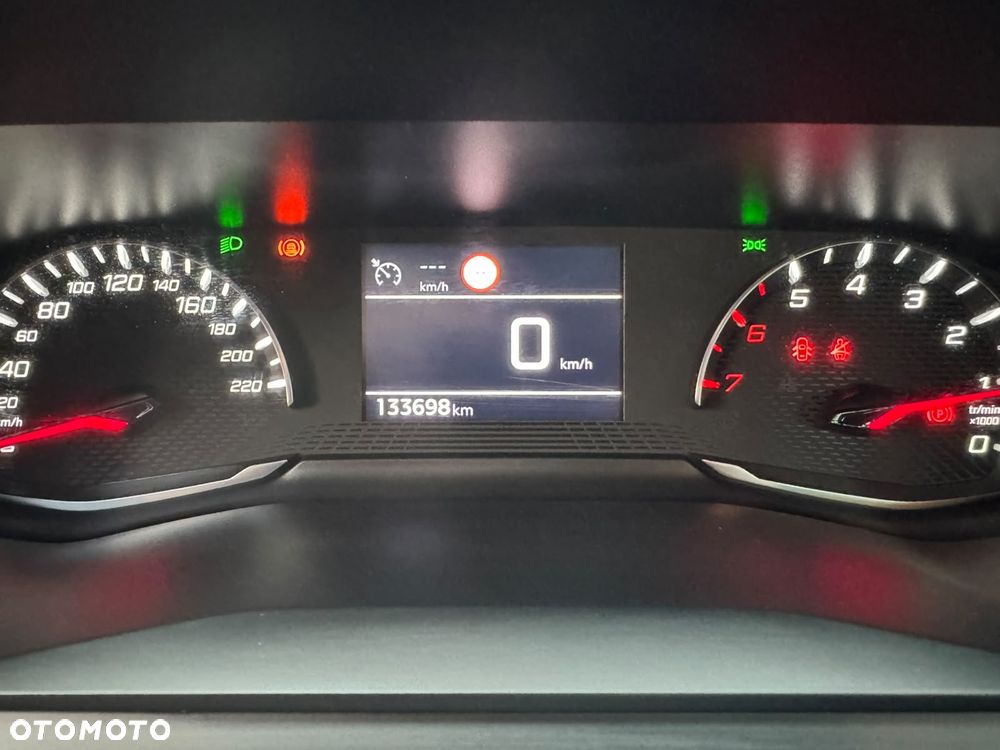 Peugeot 208 PureTech 100 Style - 12