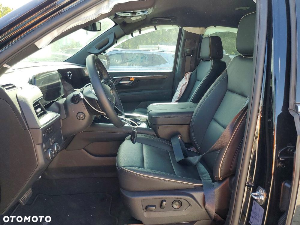 Chevrolet Suburban - 8