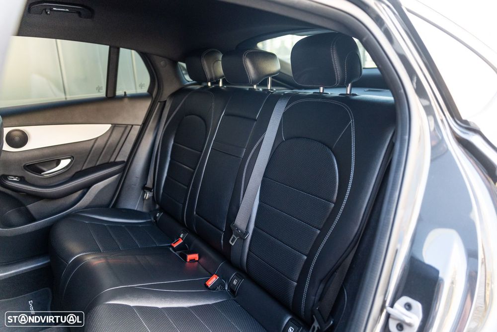 Mercedes-Benz GLC 300 e Coupe 4Matic 9G-TRONIC AMG Line - 27