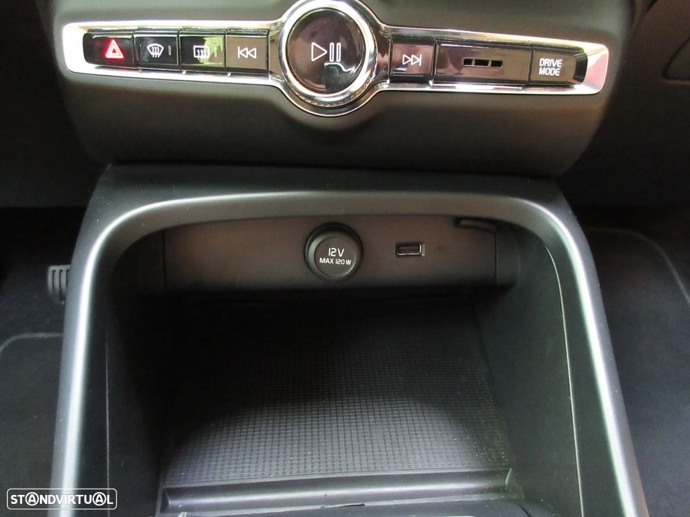 Volvo XC 40 2.0 D3 Momentum Plus Geartronic - 48