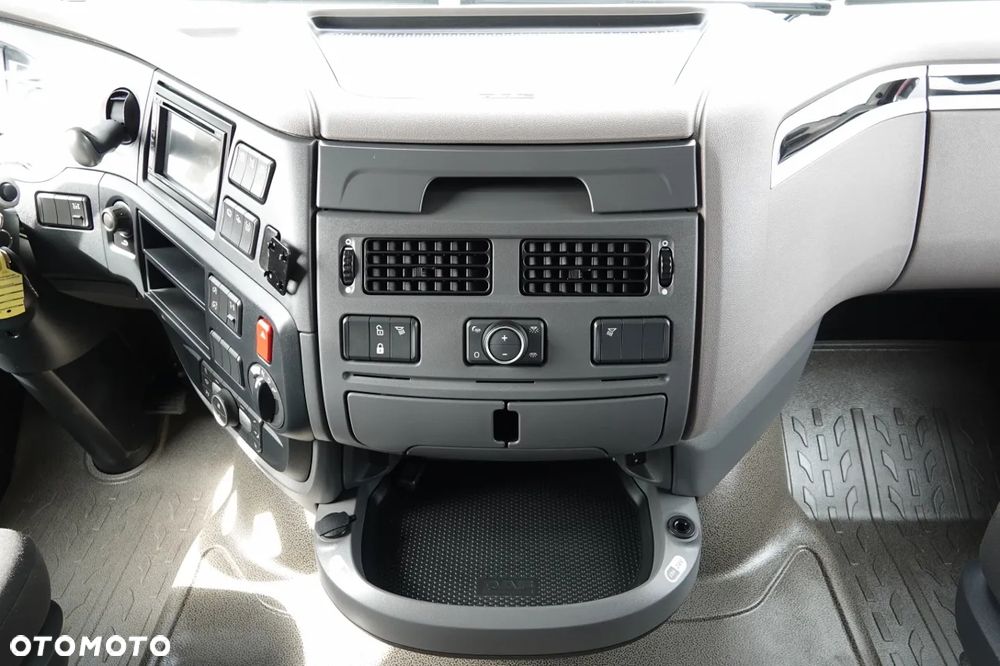 DAF XF 530 / HYDRAULIKA / KLIMA POSTOJOWA  /  SUPER SPACE CAB / CAŁA NA PODUSZKACH / TV / ALUFELGI - 32