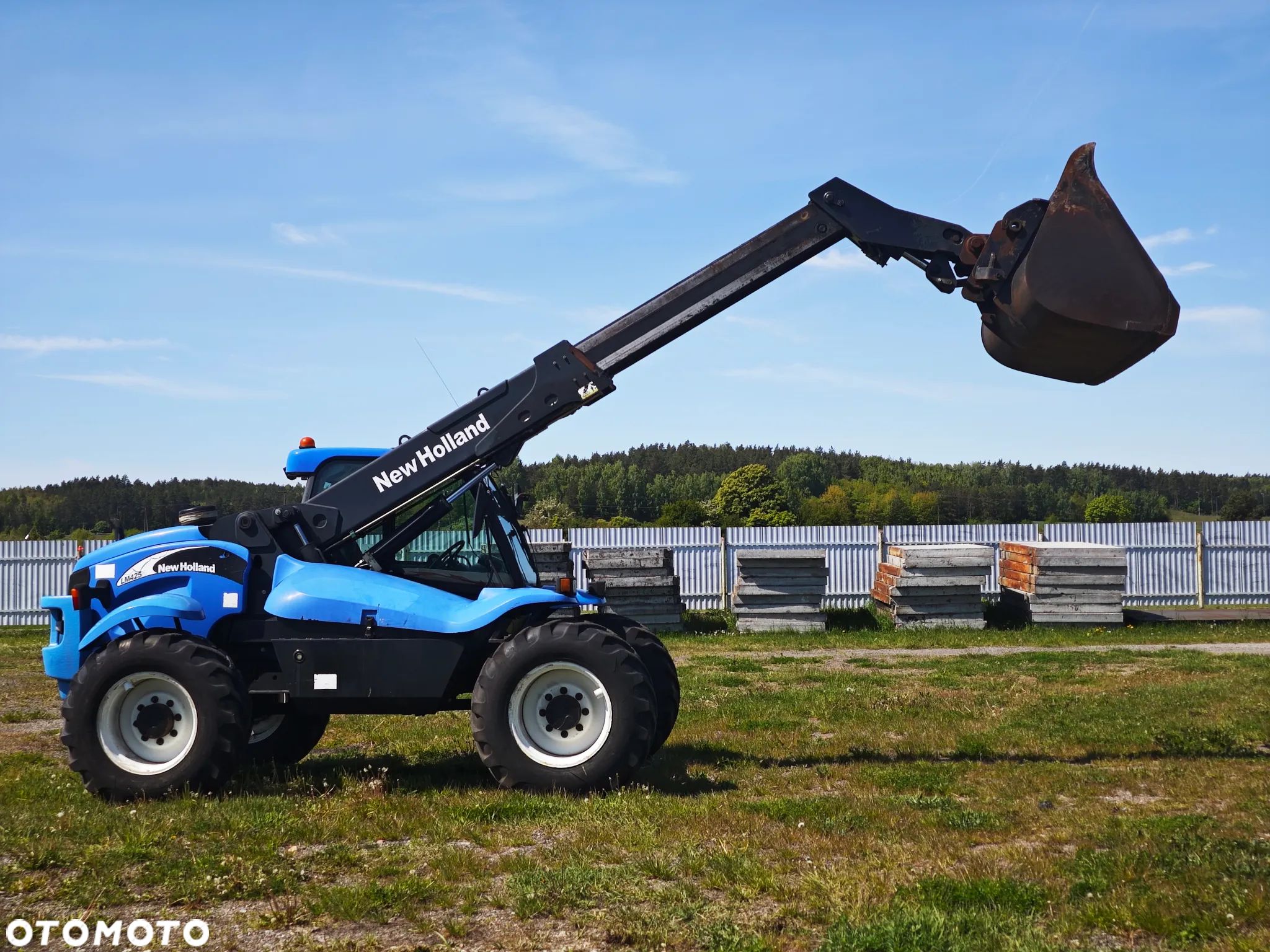 New Holland LM425A - 1