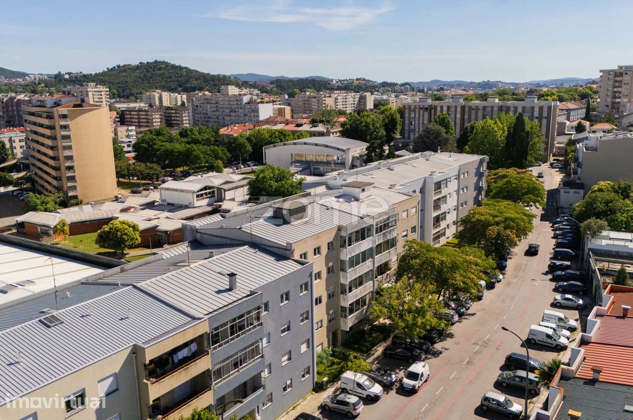 Apartamento T3 Renovado c/ Garagem Fechada e Elevador, São Vítor Br... - Grande imagem: 3/40
