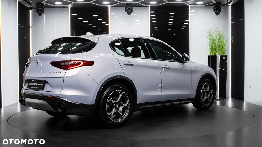 Alfa Romeo Stelvio 2.0 Turbo TI Q4 - 8